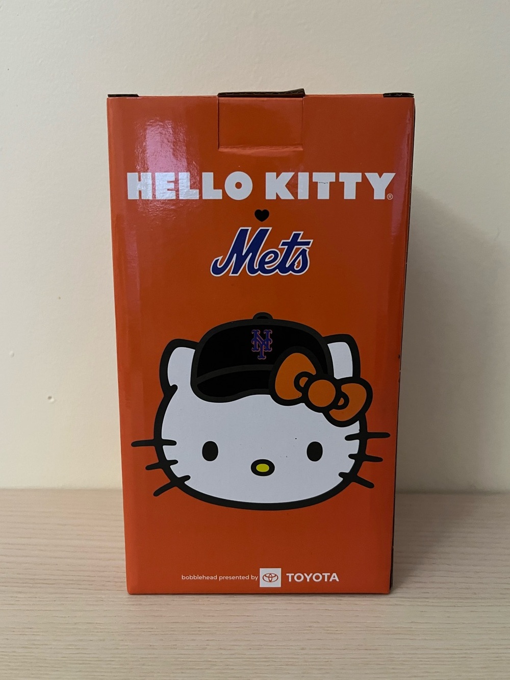 Hello Kitty Mets Bobblehead - Picture 3 of 5
